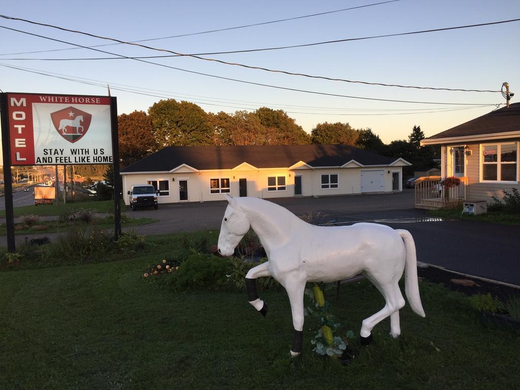 The White Horse Motel Cornwall Bagian luar foto